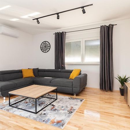 Modern And Spacious Apartment Helena Near The Beach Privlaka  Luaran gambar