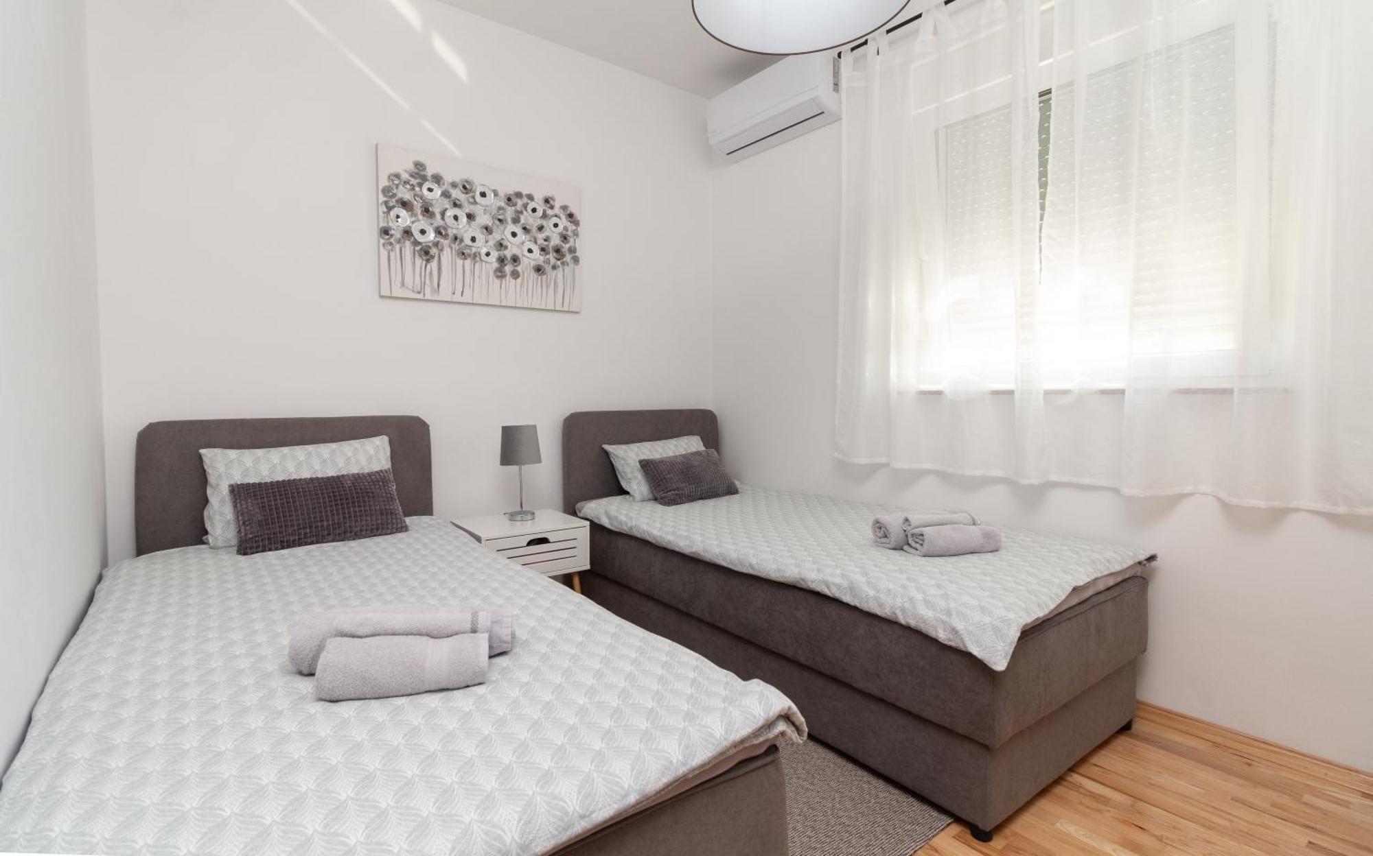 Modern And Spacious Apartment Helena Near The Beach Privlaka  Luaran gambar