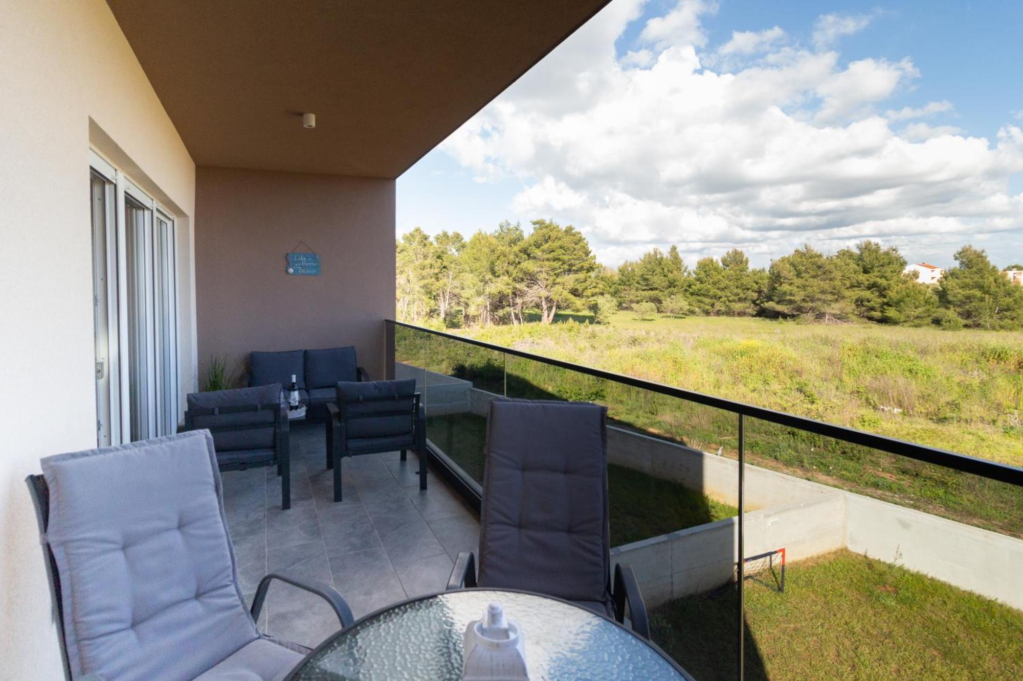 Modern And Spacious Apartment Helena Near The Beach Privlaka  Luaran gambar